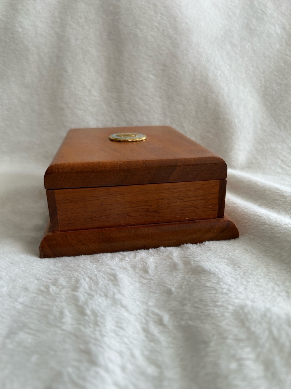 Wooden music box with University of Maine brass medallion - Picture 5 of 11
